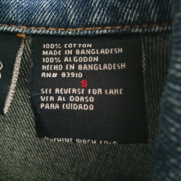 🌞LIKE NEW! Jean Jacket - Picture 5 of 5